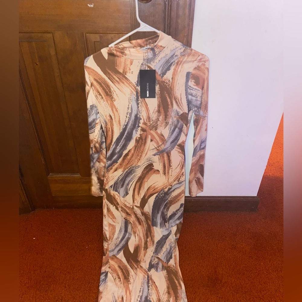 Cute dress .